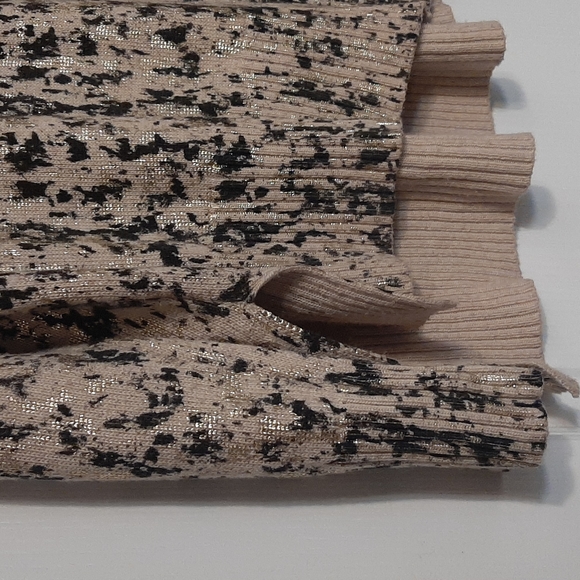 DKNYC Sweater - GUC - Black, Gold, & Tan - a little more wear under arm pits - M - Picture 5 of 12